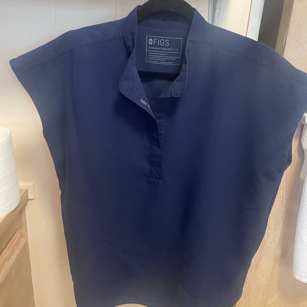 Figs navy blue size small scrub blouse